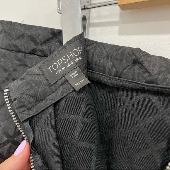 TOPSHOP Quilted Black A-Line Skirt - Picture 4 of 7